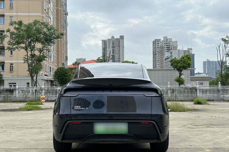 Used Tesla Model Y 2025 Rear-Wheel-Drive Version Exterior 4