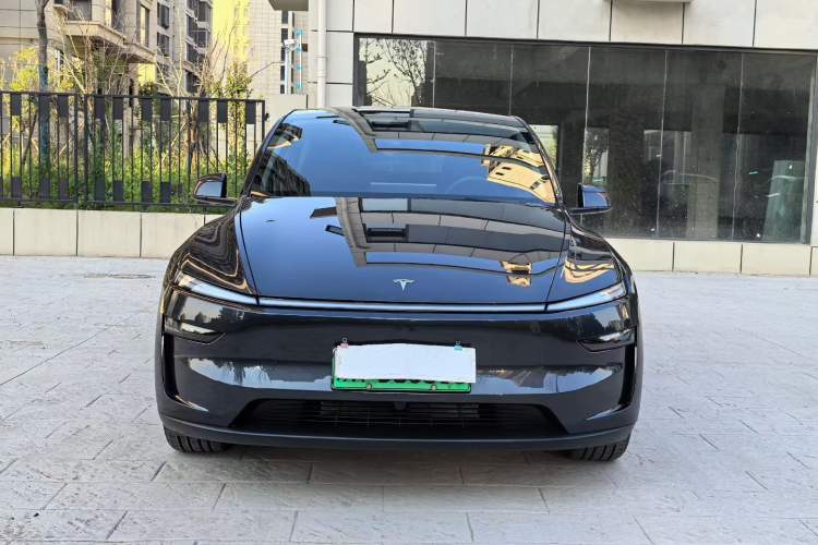 Used Tesla Model Y 2025 Long-Range All-Wheel-Drive Version Exterior 4
