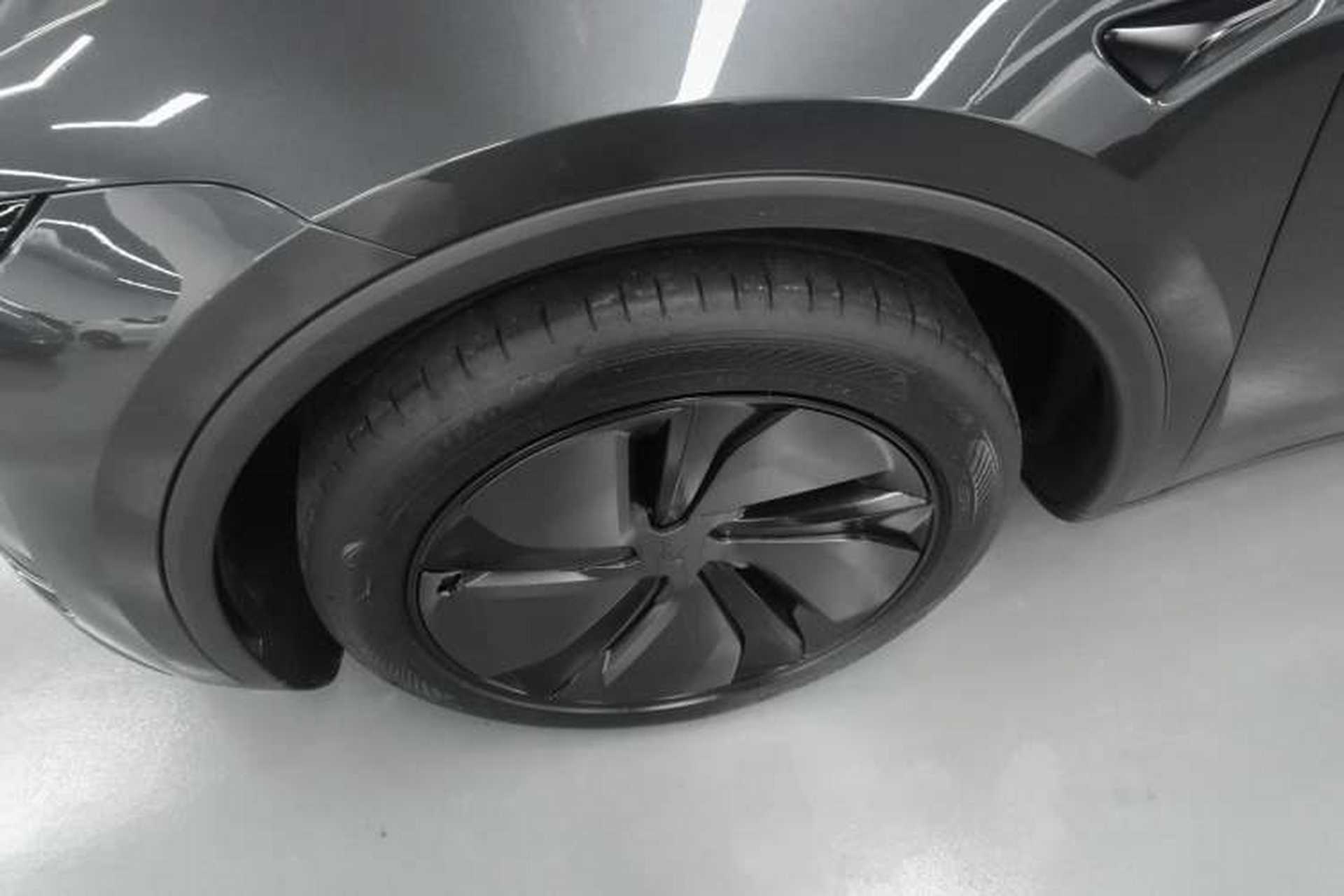 Used Tesla Model Y 2025 Rear-Wheel-Drive Version Exterior 4