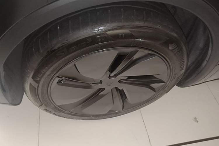 Used Tesla Model Y 2025 Long-Range All-Wheel Drive First Edition Exterior 4