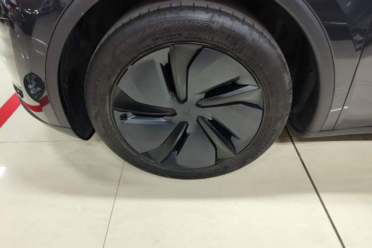 Used Tesla Model Y 2025 Rear-Wheel-Drive Version Exterior 4