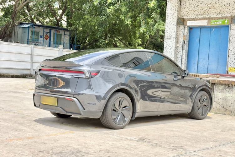 Used Tesla Model Y 2025 Rear-Wheel-Drive Version Exterior 4