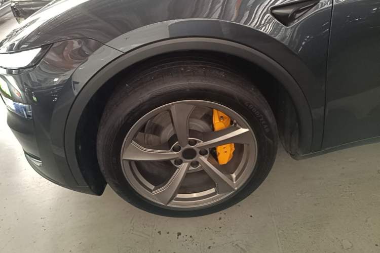 Used Tesla Model Y 2025 Rear-Wheel-Drive Version Exterior 4