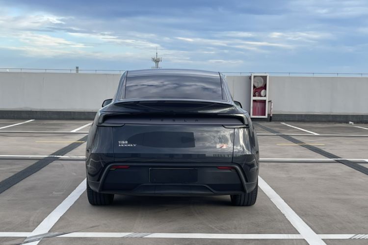 Used Tesla Model Y 2025 Rear-Wheel Drive First Edition Exterior 4