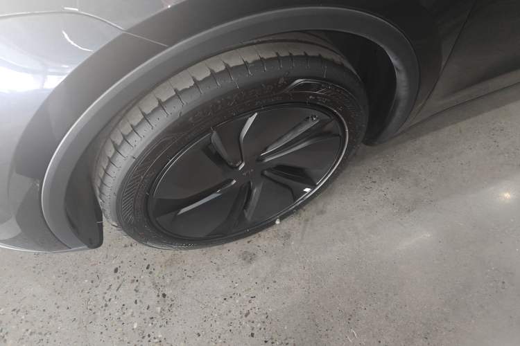 Used Tesla Model Y 2025 Rear-Wheel Drive First Edition Exterior 4