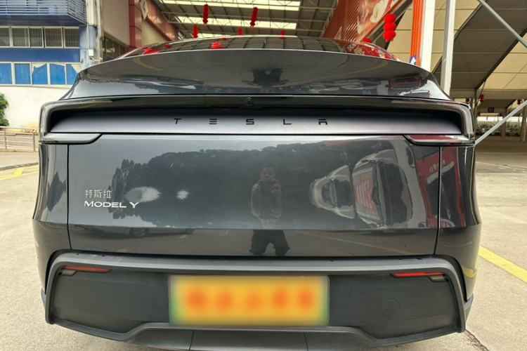 Used Tesla Model Y 2025 Rear-Wheel-Drive Version Exterior 4