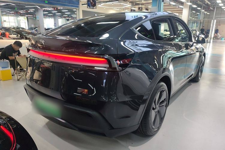 Used Tesla Model Y 2025 Rear-Wheel Drive First Edition Exterior 5