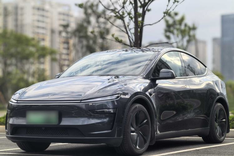 Used Tesla Model Y 2025 Long-Range All-Wheel Drive First Edition Exterior 5