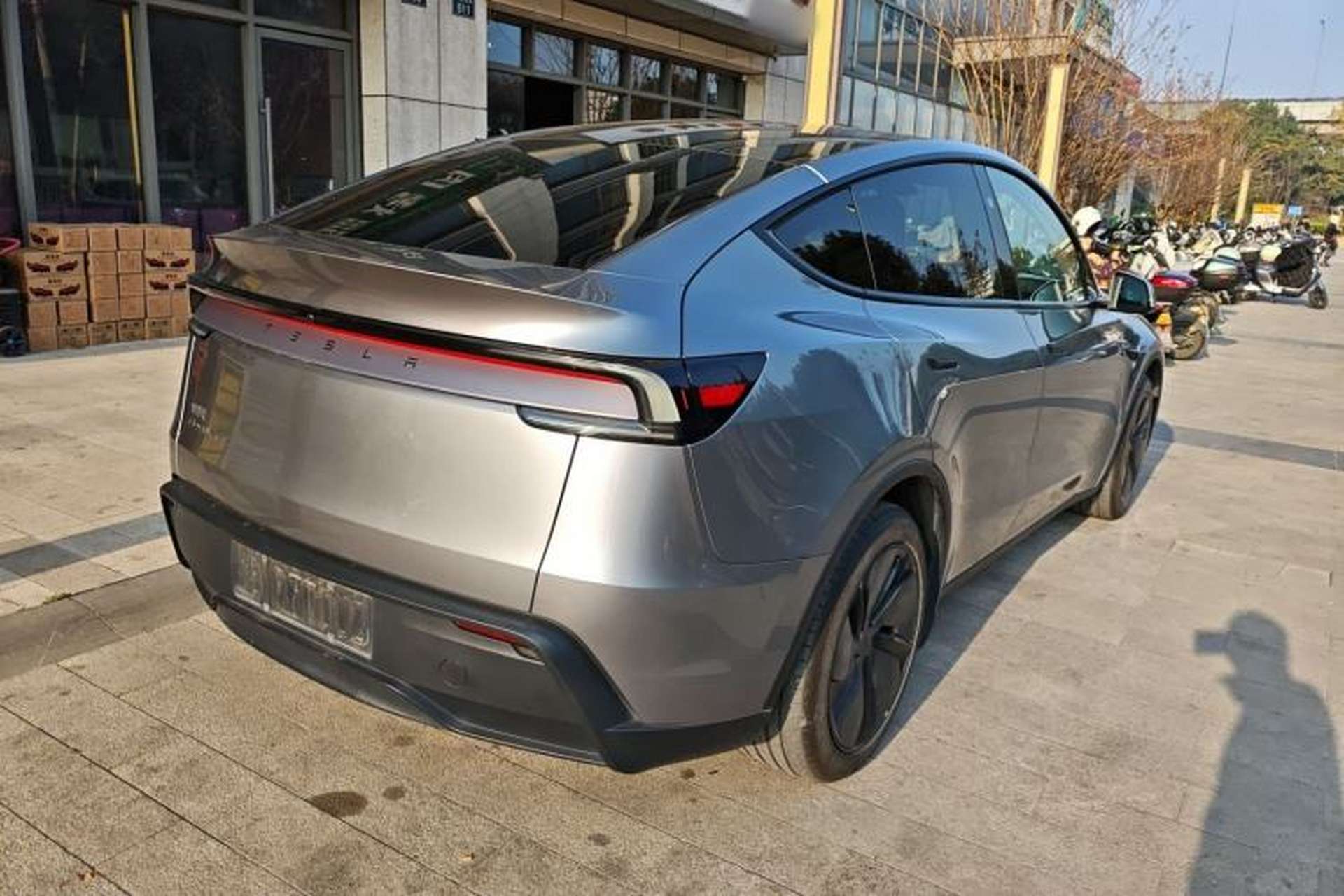 Used Tesla Model Y 2025 Rear-Wheel-Drive Version Exterior 5