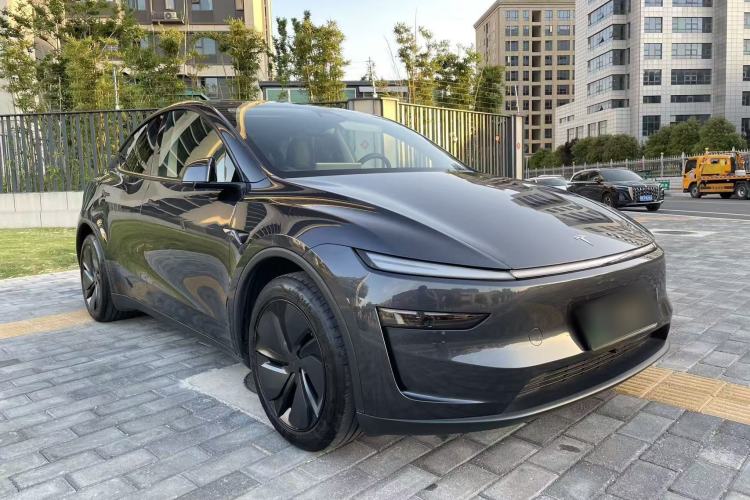 Used Tesla Model Y 2025 Rear-Wheel Drive First Edition Exterior 5