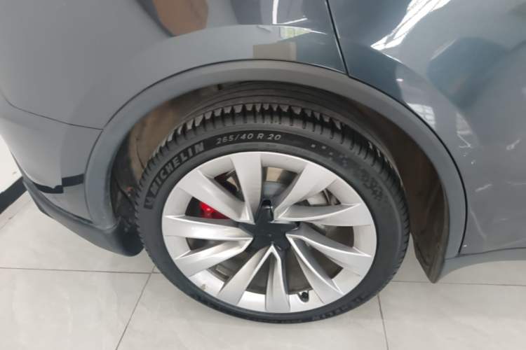 Used Tesla Model Y 2025 Long-Range All-Wheel-Drive Version Exterior 5