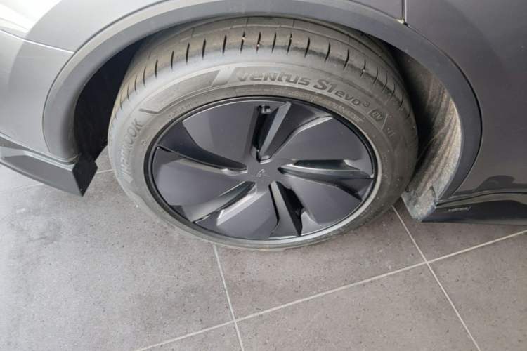 Used Tesla Model Y 2025 Long-Range All-Wheel Drive First Edition Exterior 5