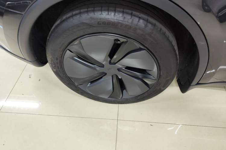Used Tesla Model Y 2025 Rear-Wheel-Drive Version Exterior 5