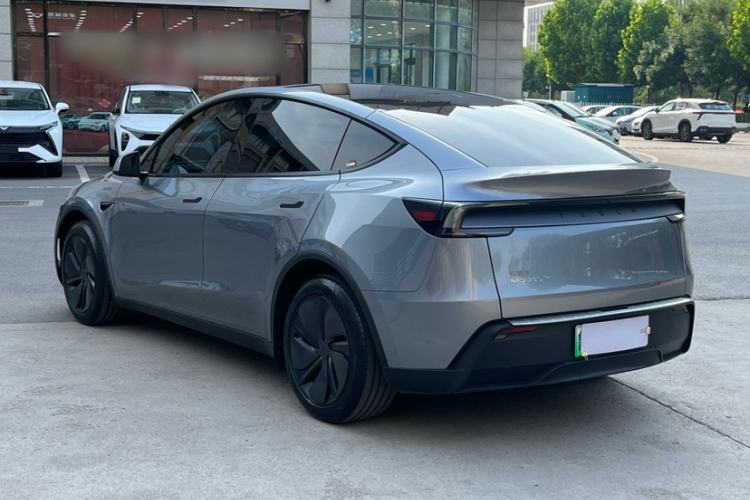 Used Tesla Model Y 2025 Rear-Wheel Drive First Edition Exterior 5