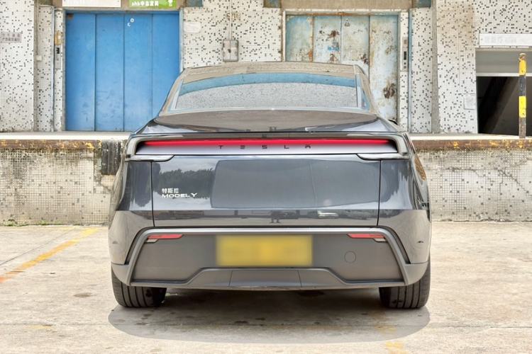Used Tesla Model Y 2025 Rear-Wheel-Drive Version Exterior 5