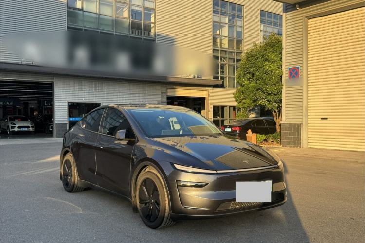 Used Tesla Model Y 2025 Rear-Wheel-Drive Version Exterior 5