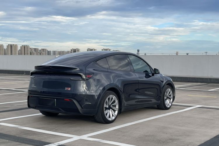 Used Tesla Model Y 2025 Rear-Wheel Drive First Edition Exterior 5