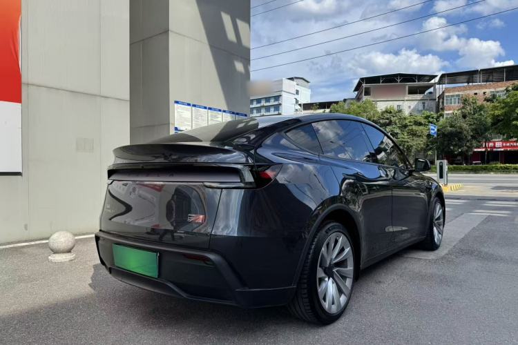 Used Tesla Model Y 2025 Long-Range All-Wheel Drive First Edition Exterior 5