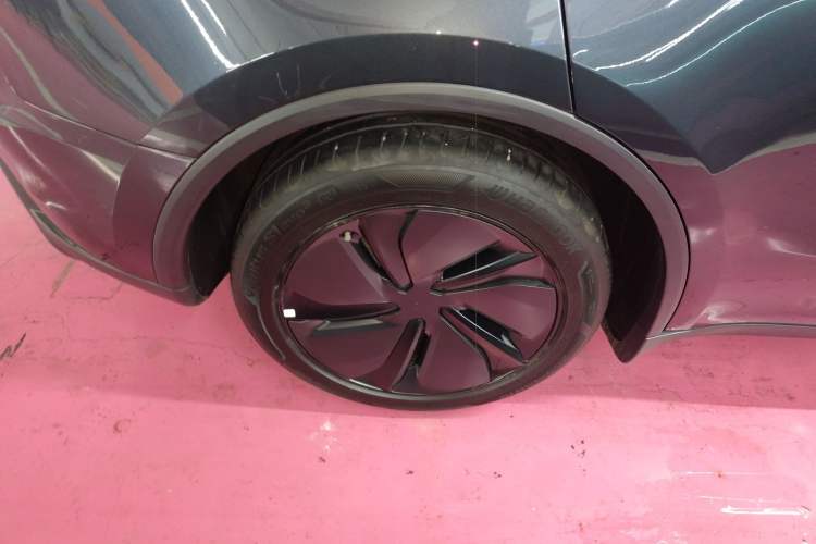 Used Tesla Model Y 2025 Long-Range All-Wheel Drive First Edition Exterior 5