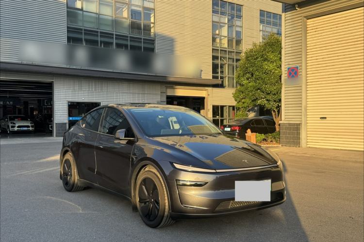 Used Tesla Model Y 2025 Rear-Wheel-Drive Version Exterior 6
