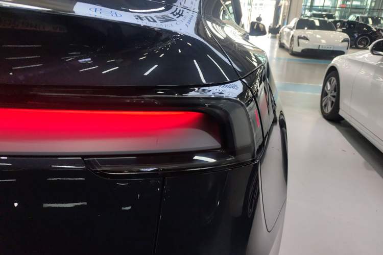 Used Tesla Model Y 2025 Rear-Wheel Drive First Edition Exterior 6