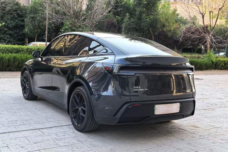Used Tesla Model Y 2025 Long-Range All-Wheel-Drive Version Exterior 6