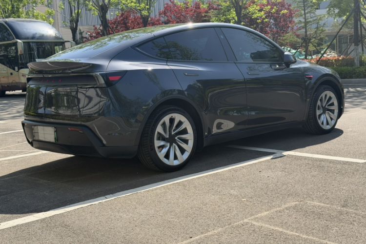 Used Tesla Model Y 2025 Long-Range All-Wheel Drive First Edition Exterior 6