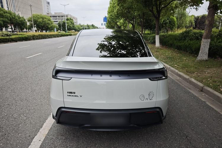 Used Tesla Model Y 2025 Rear-Wheel-Drive Version Exterior 6