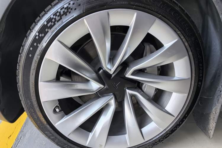 Used Tesla Model Y 2025 Rear-Wheel-Drive Version Exterior 7