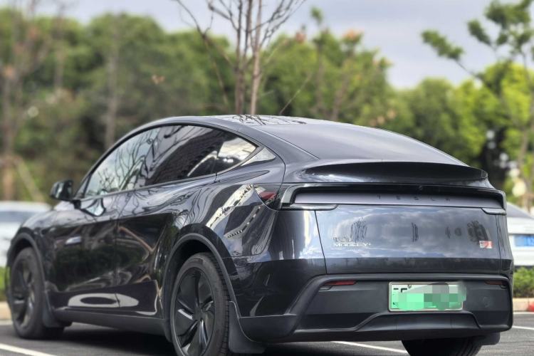 Used Tesla Model Y 2025 Long-Range All-Wheel Drive First Edition Exterior 7