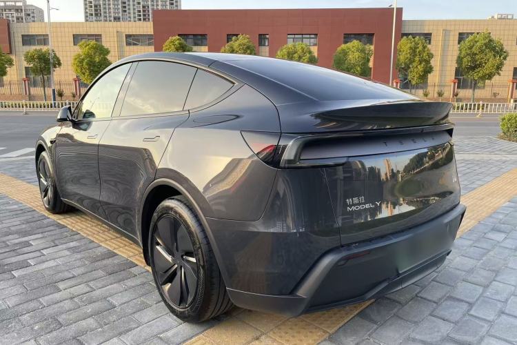 Used Tesla Model Y 2025 Rear-Wheel Drive First Edition Exterior 7
