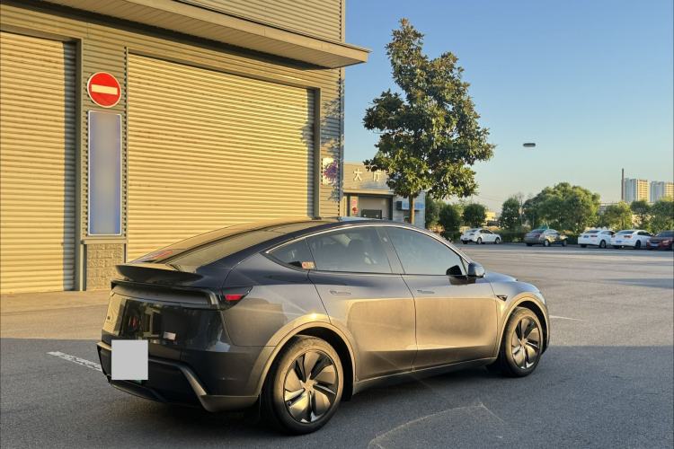 Used Tesla Model Y 2025 Rear-Wheel-Drive Version Exterior 7