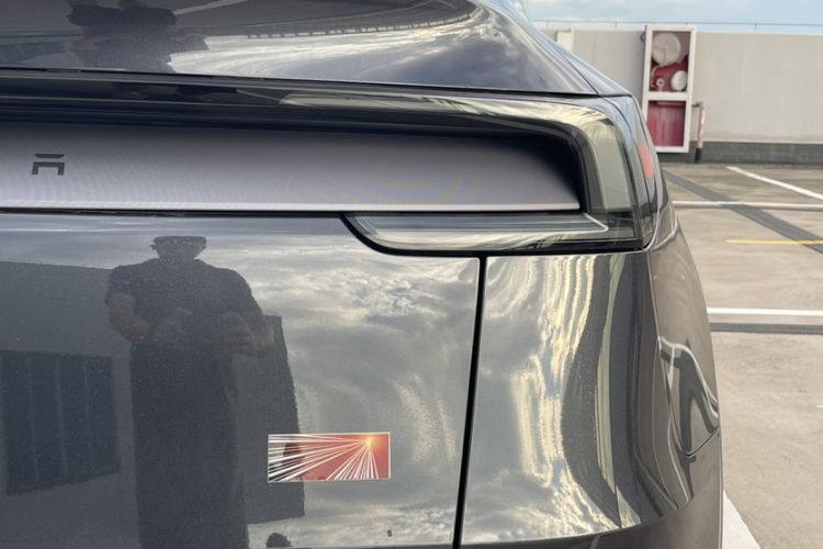 Used Tesla Model Y 2025 Rear-Wheel Drive First Edition Exterior 7