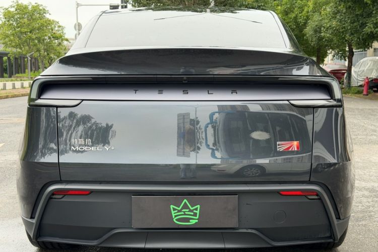 Used Tesla Model Y 2025 Long-Range All-Wheel Drive First Edition Exterior 7