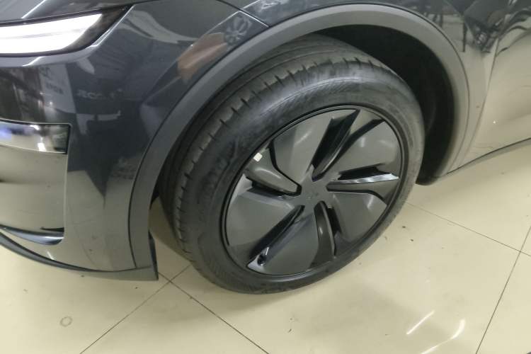 Used Tesla Model Y 2025 Rear-Wheel-Drive Version Exterior 7