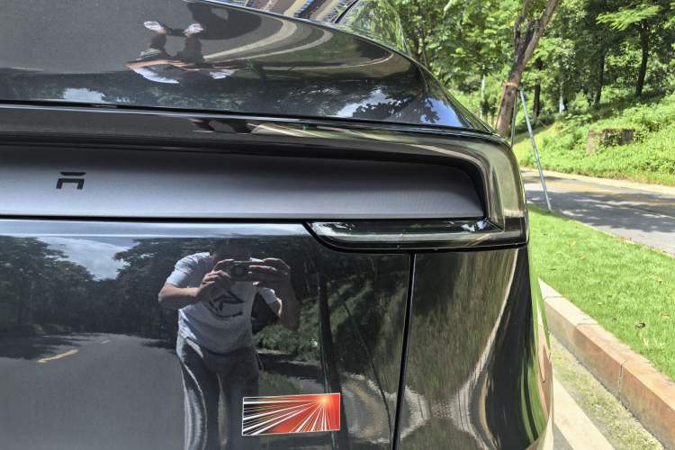 Used Tesla Model Y 2025 Rear-Wheel-Drive Version Exterior 8