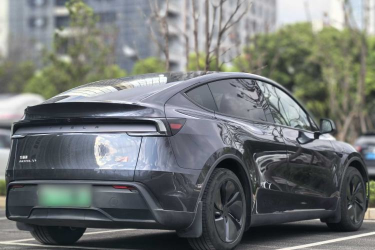 Used Tesla Model Y 2025 Long-Range All-Wheel Drive First Edition Exterior 8