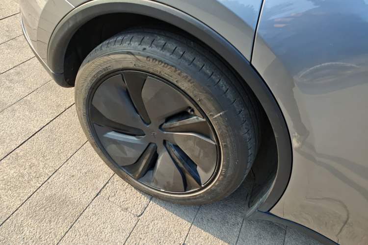 Used Tesla Model Y 2025 Rear-Wheel-Drive Version Exterior 8