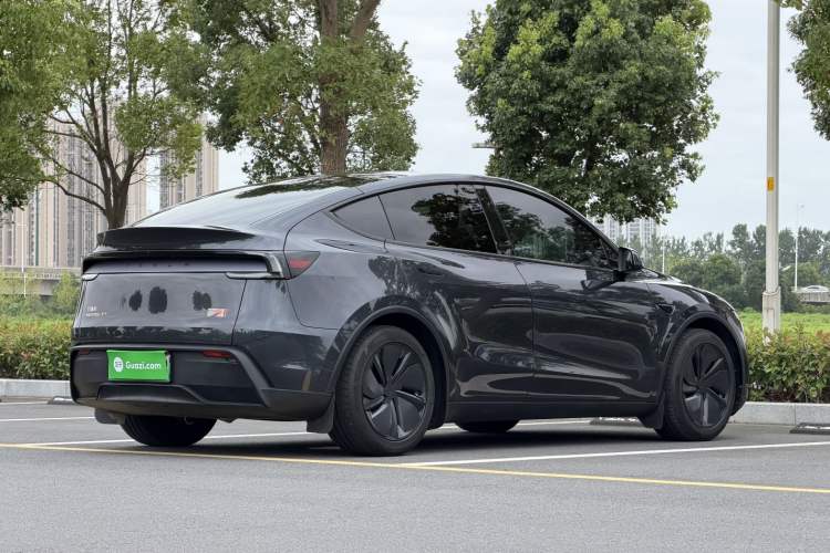 Used Tesla Model Y 2025 Long-Range All-Wheel Drive First Edition Exterior 8