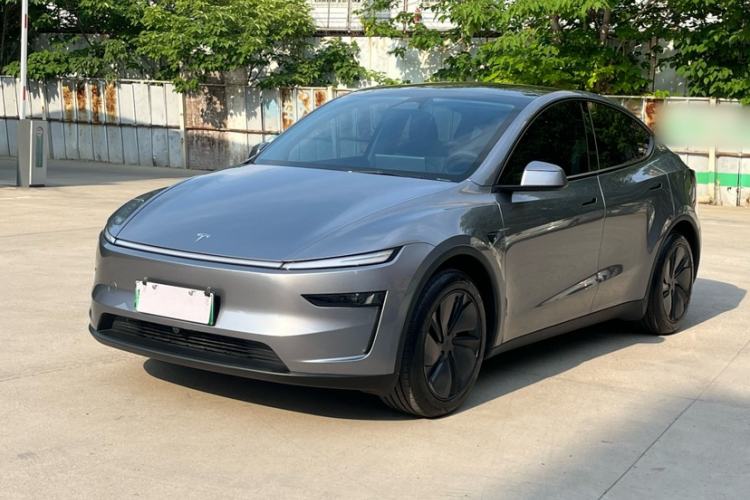 Used Tesla Model Y 2025 Rear-Wheel Drive First Edition Exterior 8