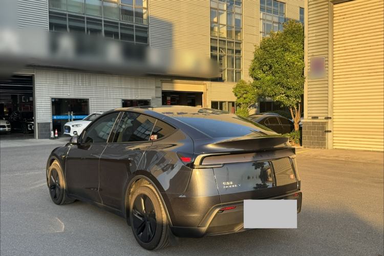 Used Tesla Model Y 2025 Rear-Wheel-Drive Version Exterior 8
