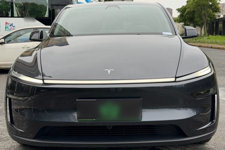 Used Tesla Model Y 2025 Long-Range All-Wheel Drive First Edition Exterior 8
