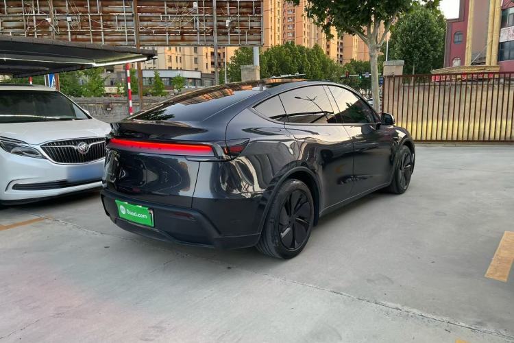 Used Tesla Model Y 2025 Rear-Wheel-Drive Version Exterior 9