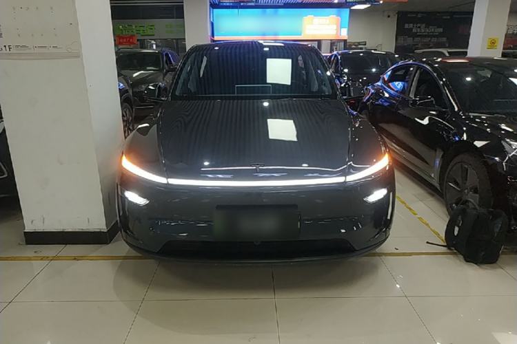 Used Tesla Model Y 2025 Rear-Wheel Drive First Edition Front