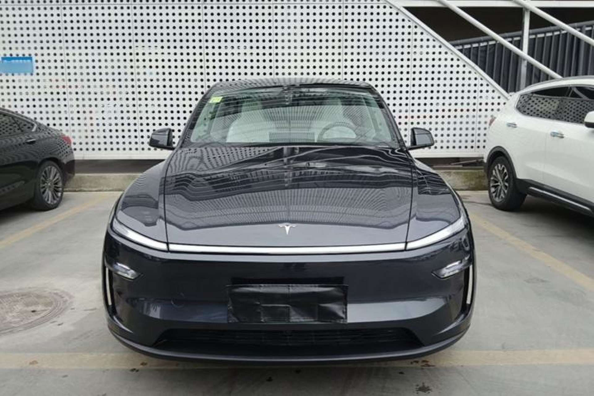 Used Tesla Model Y 2025 Rear-Wheel-Drive Version Front