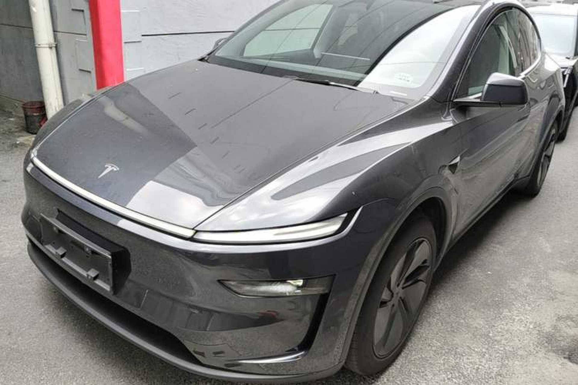 Used Tesla Model Y 2025 Rear-Wheel Drive First Edition Front Left 45 Deg