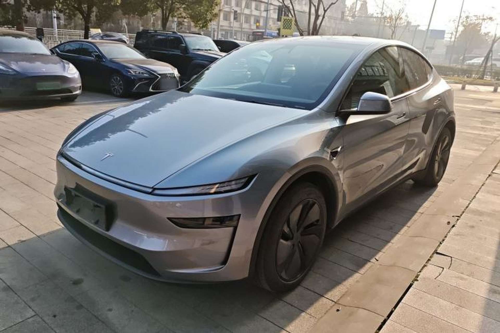 Used Tesla Model Y 2025 Rear-Wheel-Drive Version Front Left 45 Deg