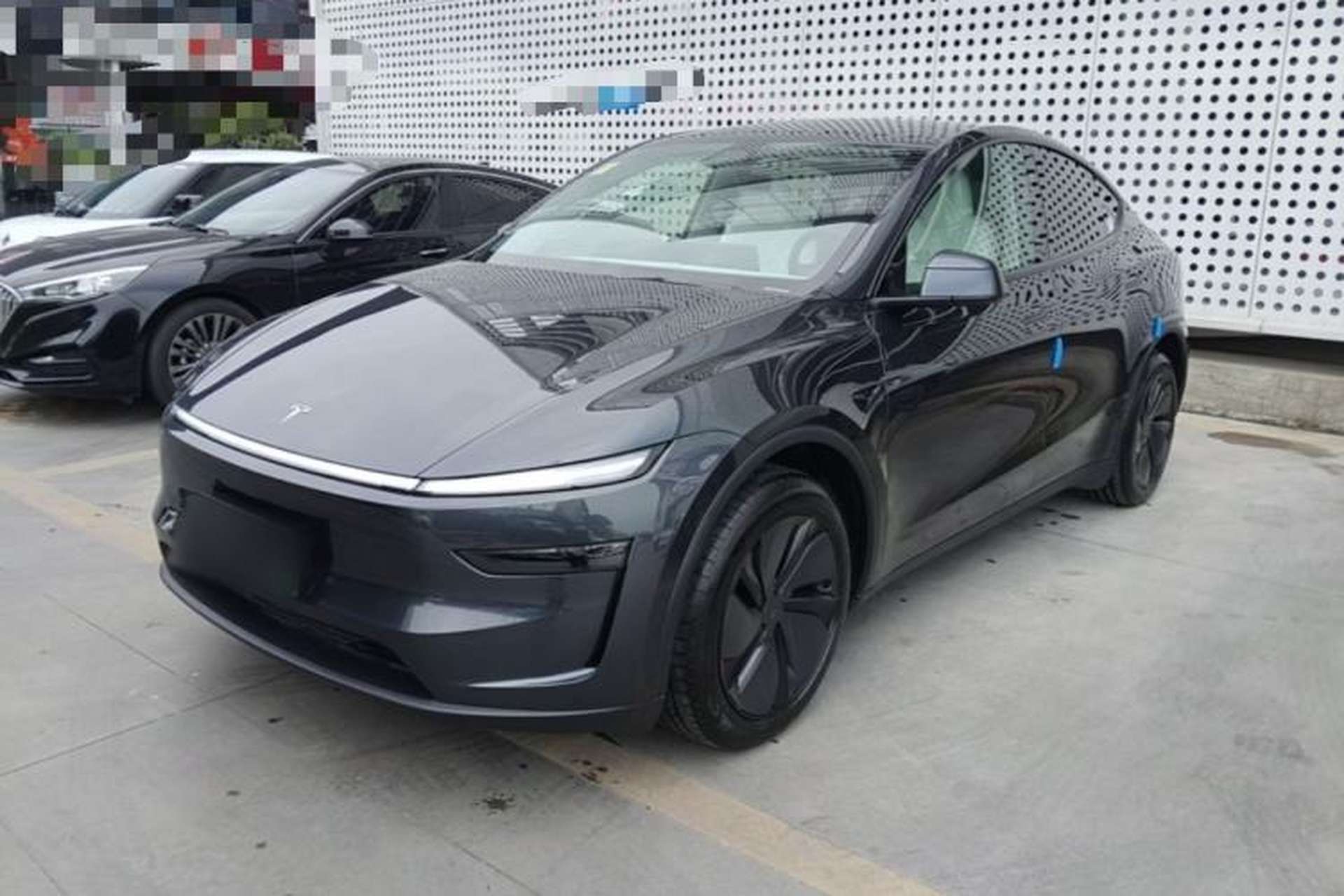 Used Tesla Model Y 2025 Rear-Wheel-Drive Version Front Left 45 Deg