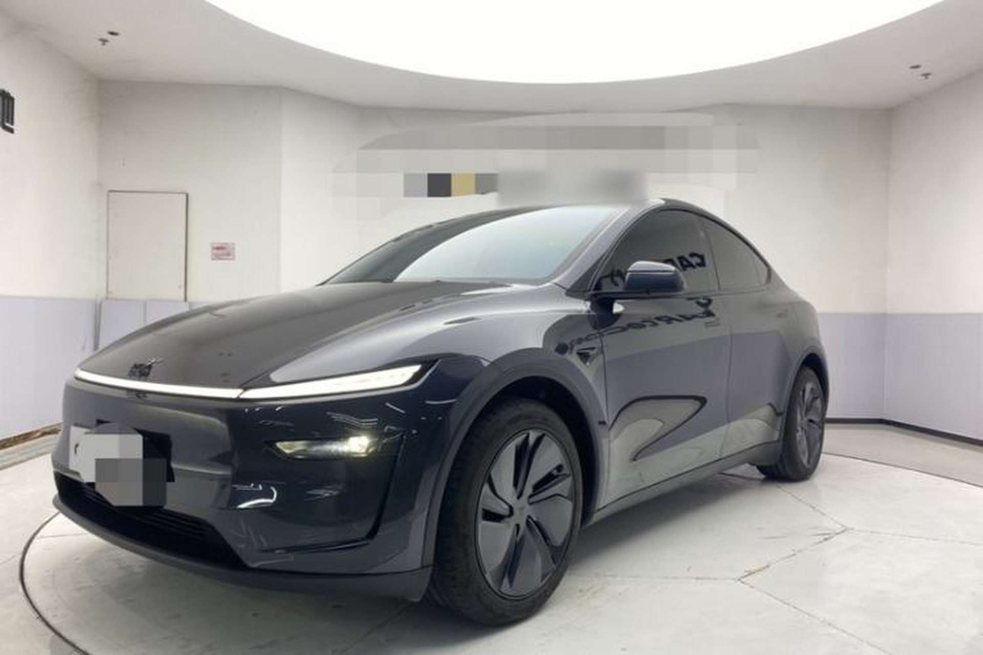 Used Tesla Model Y 2025 Rear-Wheel-Drive Version Front Left 45 Deg