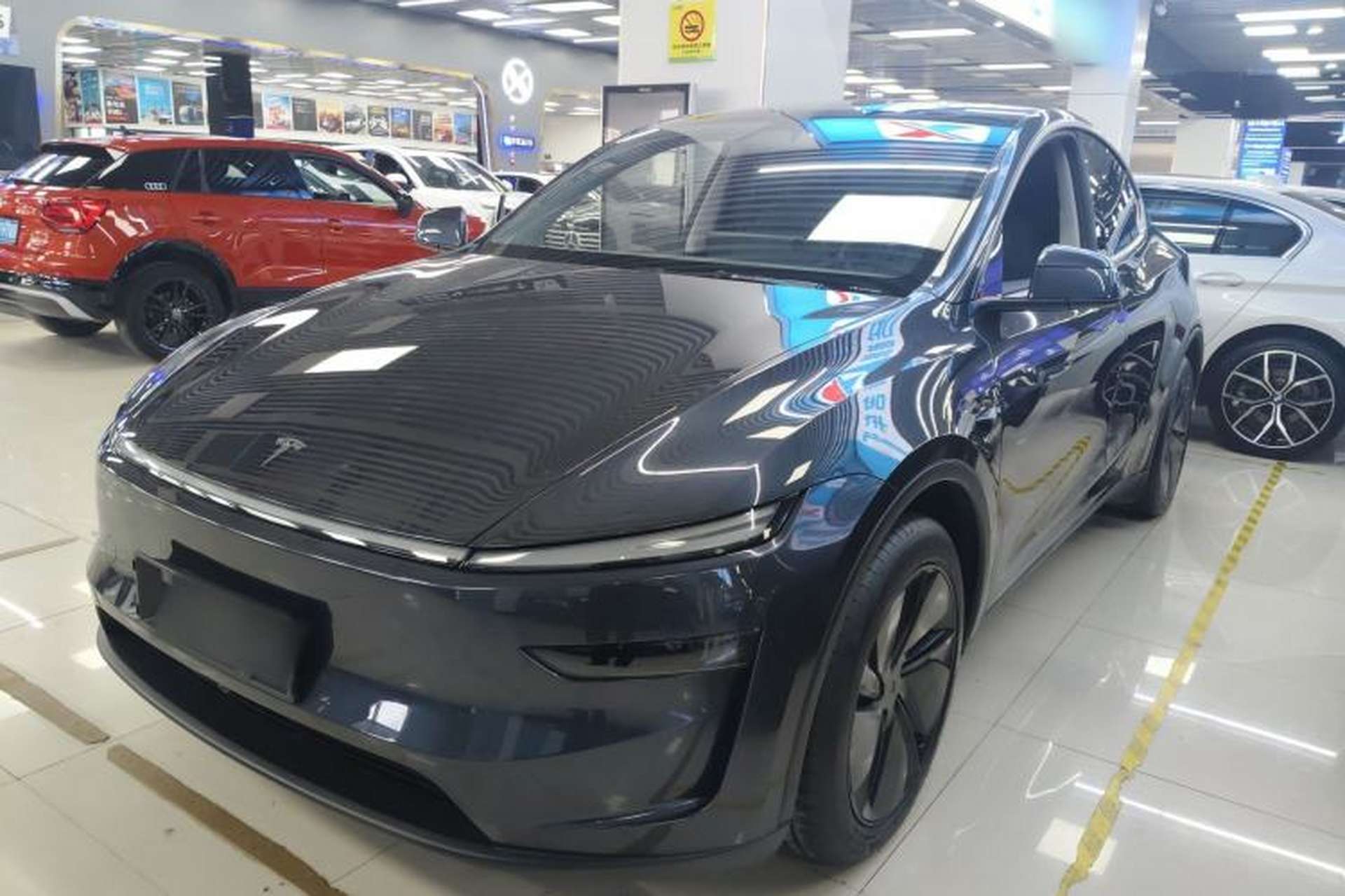 Used Tesla Model Y 2025 Rear-Wheel-Drive Version Front Left 45 Deg